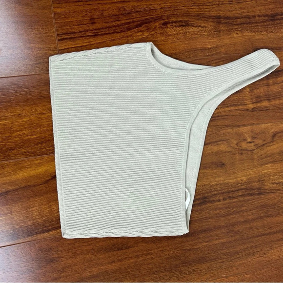 Aritzia Babaton Tank Top Sculpt One-Shoulder Crop in Matte Pearl Cream B7 - Picture 4 of 6